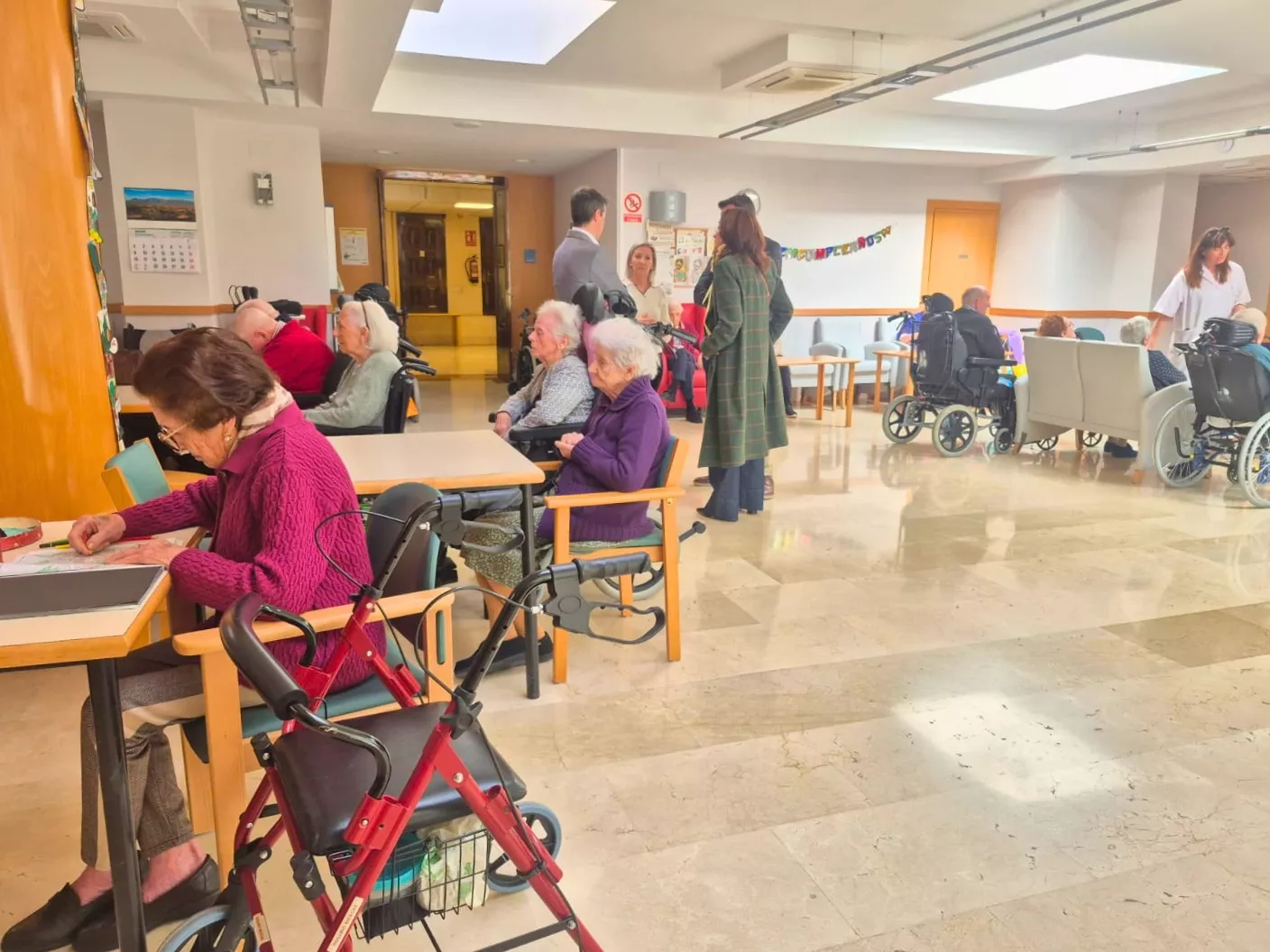 Visita a la nueva unidad de convivencia de la Residencia Sagrada Familia. 