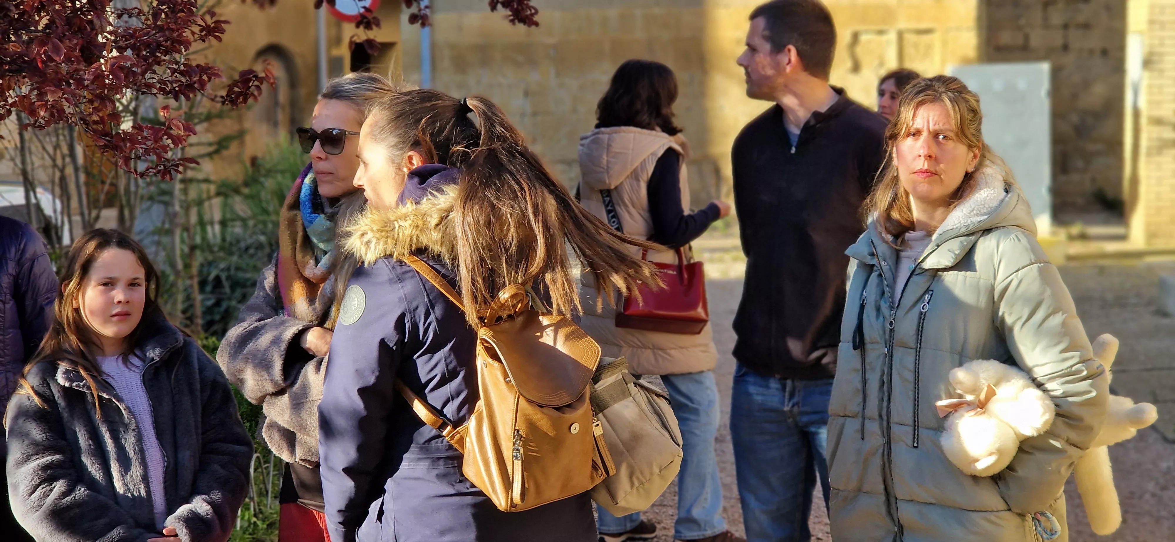 Concentración en Loporzano antes del pleno por la planta de biogás. Foto Myriam Martínez