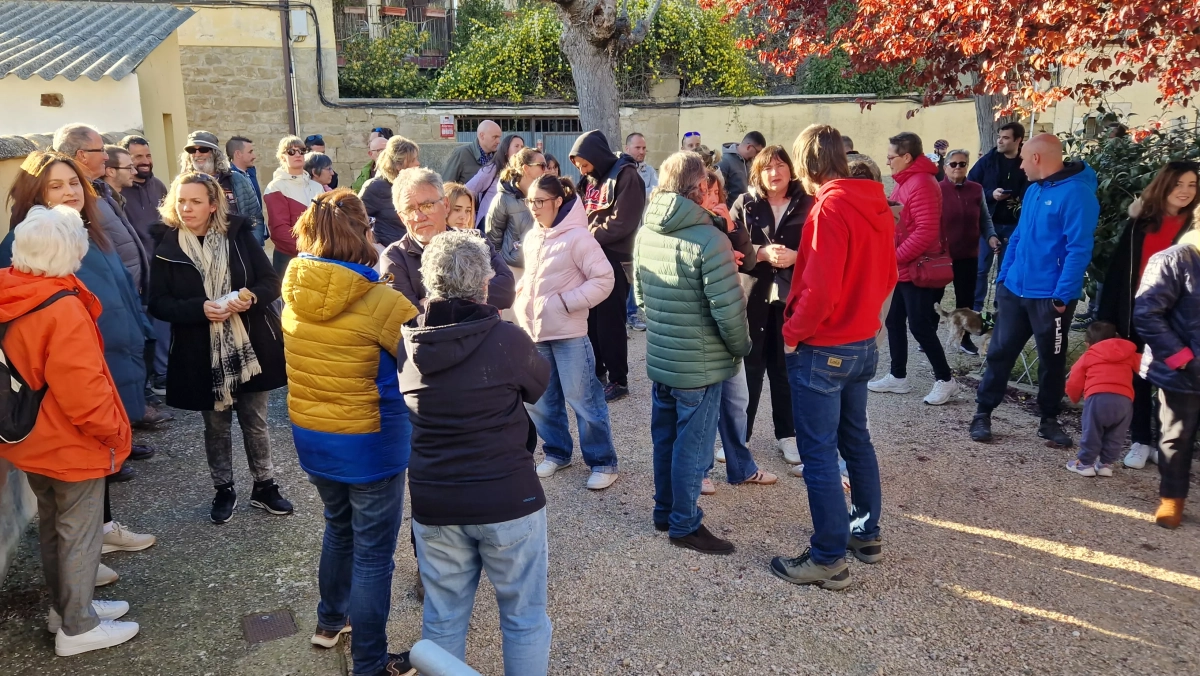 Vecinos de cuatro municipios se concentran ante el Ayuntamiento de ...