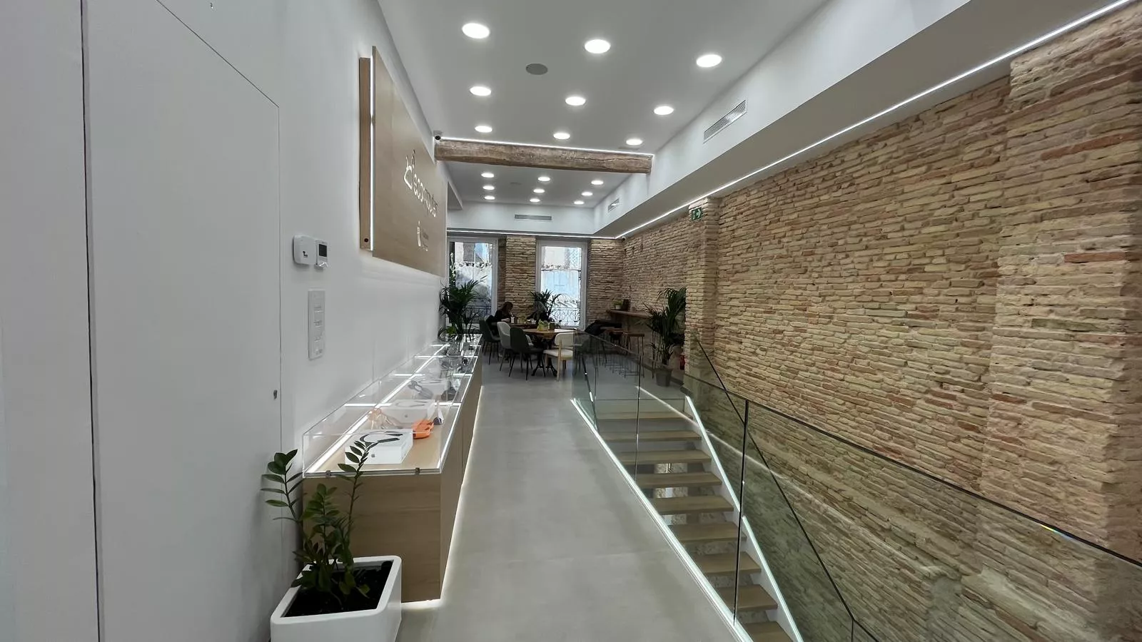 Nuevo establecimiento de Ecomputer en el Coso Bajo de Huesca. Foto Mercedes Manterola