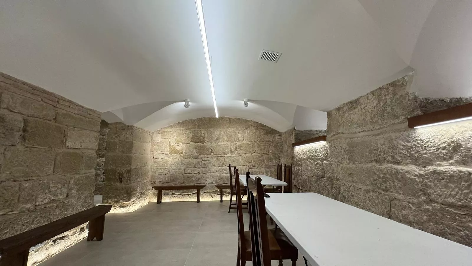 Nuevo establecimiento de Ecomputer en el Coso Bajo de Huesca. Foto Mercedes Manterola