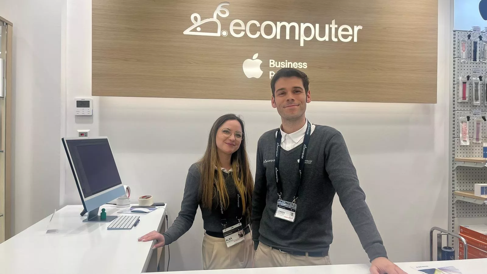 Nuevo establecimiento de Ecomputer en el Coso Bajo de Huesca. Foto Mercedes Manterola