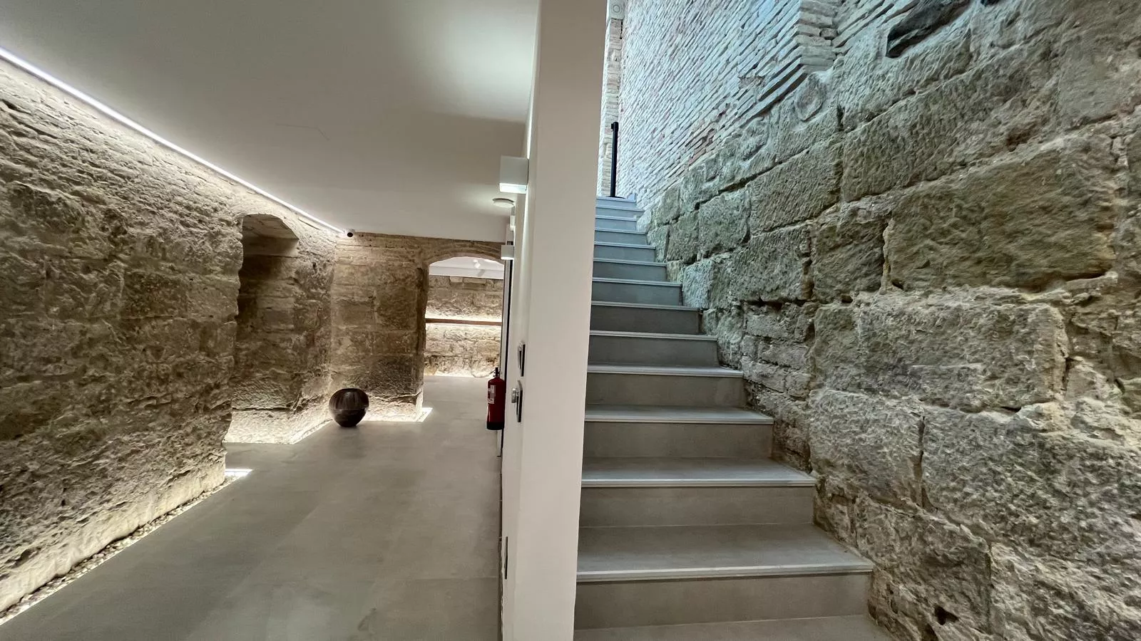 Nuevo establecimiento de Ecomputer en el Coso Bajo de Huesca. Foto Mercedes Manterola