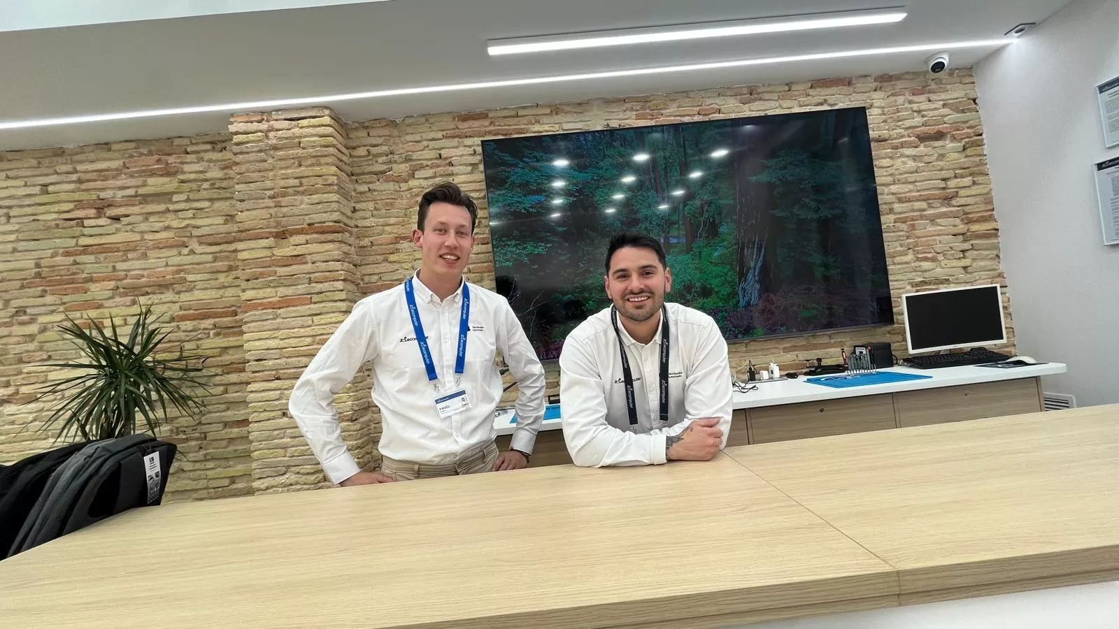 Nuevo establecimiento de Ecomputer en el Coso Bajo de Huesca. Foto Mercedes Manterola