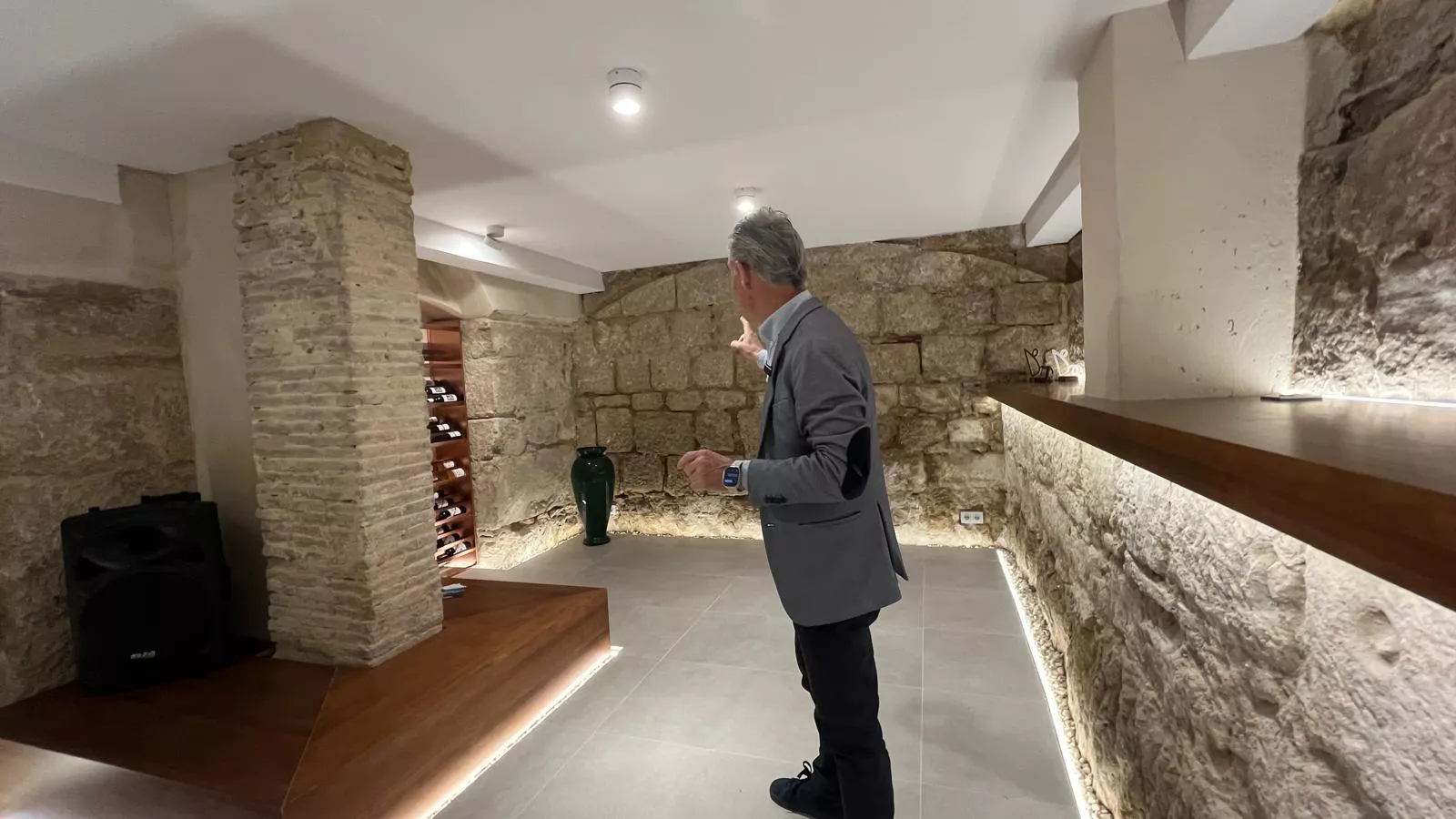 Nuevo establecimiento de Ecomputer en el Coso Bajo de Huesca. Foto Mercedes Manterola