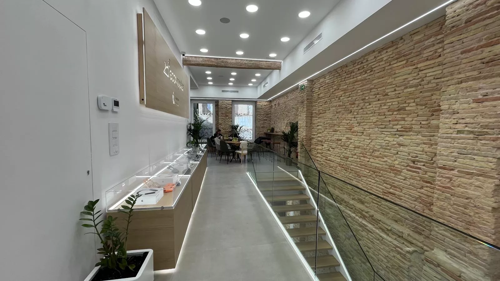 Nuevo establecimiento de Ecomputer en el Coso Bajo de Huesca. Foto Mercedes Manterola