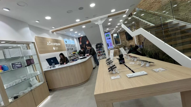 Nuevo establecimiento de Ecomputer en el Coso Bajo de Huesca. Foto Mercedes Manterola