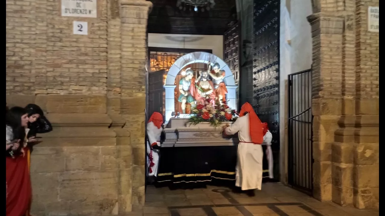Jotas de la Pasión de Toño Julve y sus alumnos acompañan la Procesión de la Coronación de Espinas