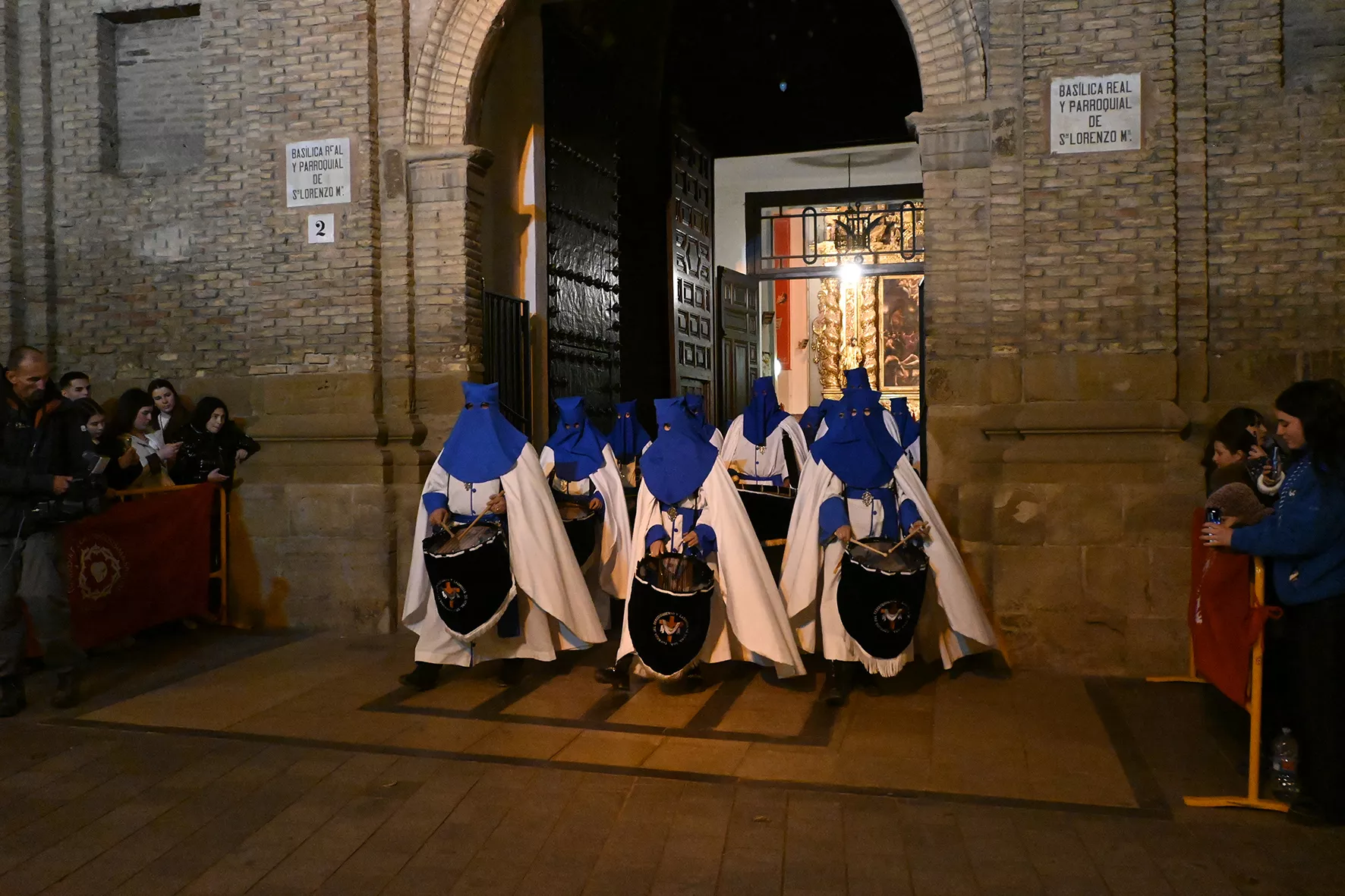 Procesión de la Coronación de Espinas por la Cofradía de la Preciosísima Sangre. Foto Carlos Jalle