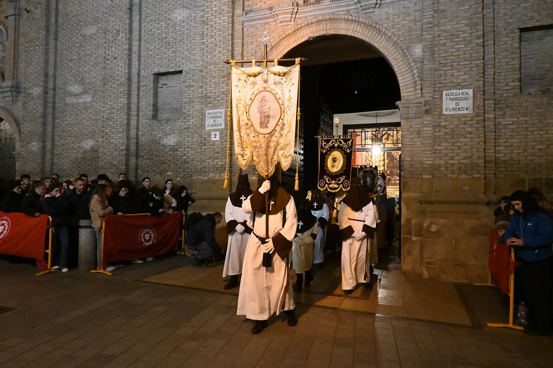 Procesión de la Coronación de Espinas por la Cofradía de la Preciosísima Sangre. Foto Carlos Jalle