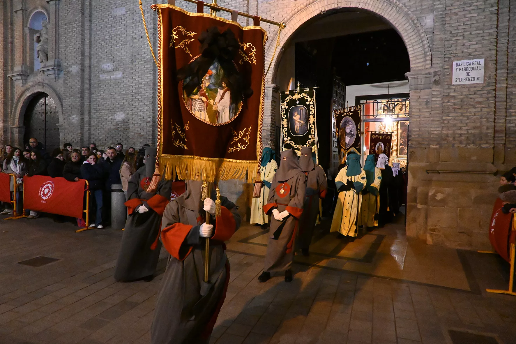 Procesión de la Coronación de Espinas por la Cofradía de la Preciosísima Sangre. Foto Carlos Jalle
