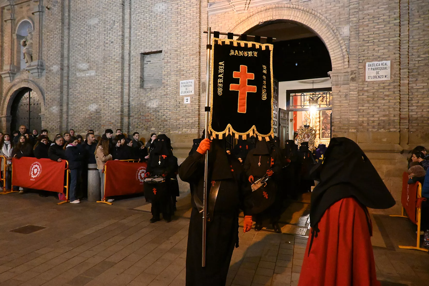 Procesión de la Coronación de Espinas por la Cofradía de la Preciosísima Sangre. Foto Carlos Jalle