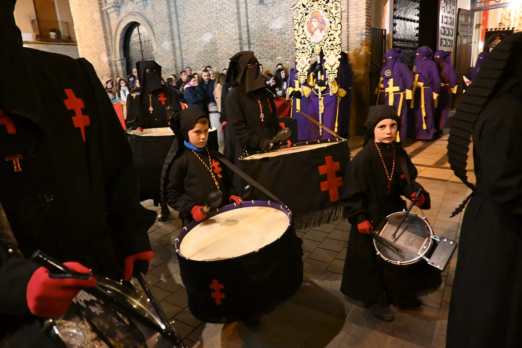 Procesión de la Coronación de Espinas por la Cofradía de la Preciosísima Sangre. Foto Carlos Jalle