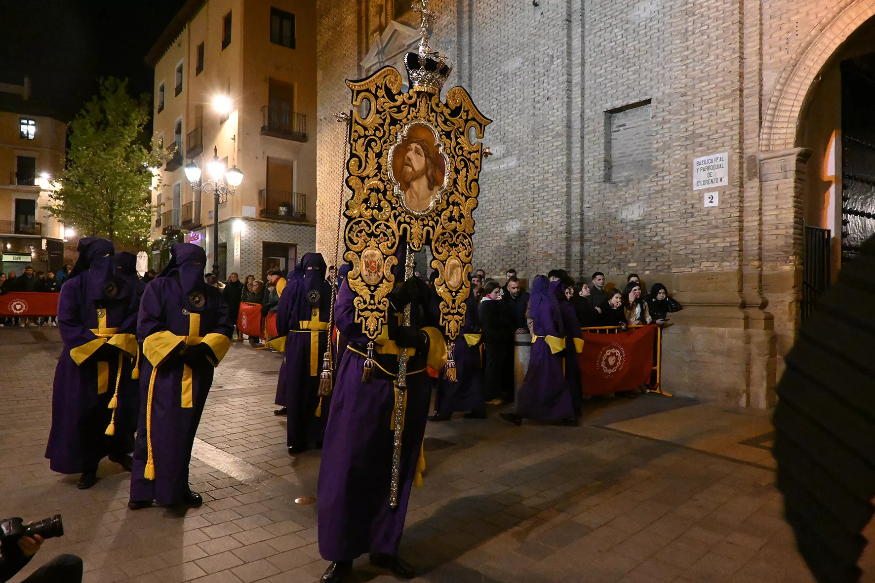 Procesión de la Coronación de Espinas por la Cofradía de la Preciosísima Sangre. Foto Carlos Jalle