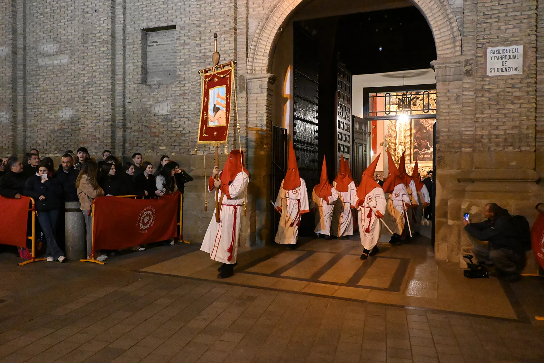 Procesión de la Coronación de Espinas por la Cofradía de la Preciosísima Sangre. Foto Carlos Jalle