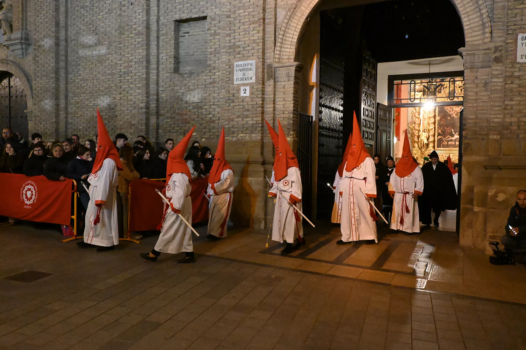 Procesión de la Coronación de Espinas por la Cofradía de la Preciosísima Sangre. Foto Carlos Jalle