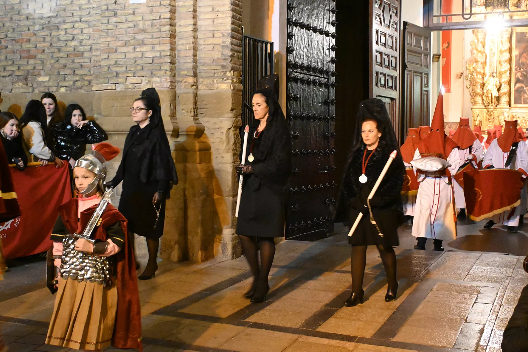 Procesión de la Coronación de Espinas por la Cofradía de la Preciosísima Sangre. Foto Carlos Jalle
