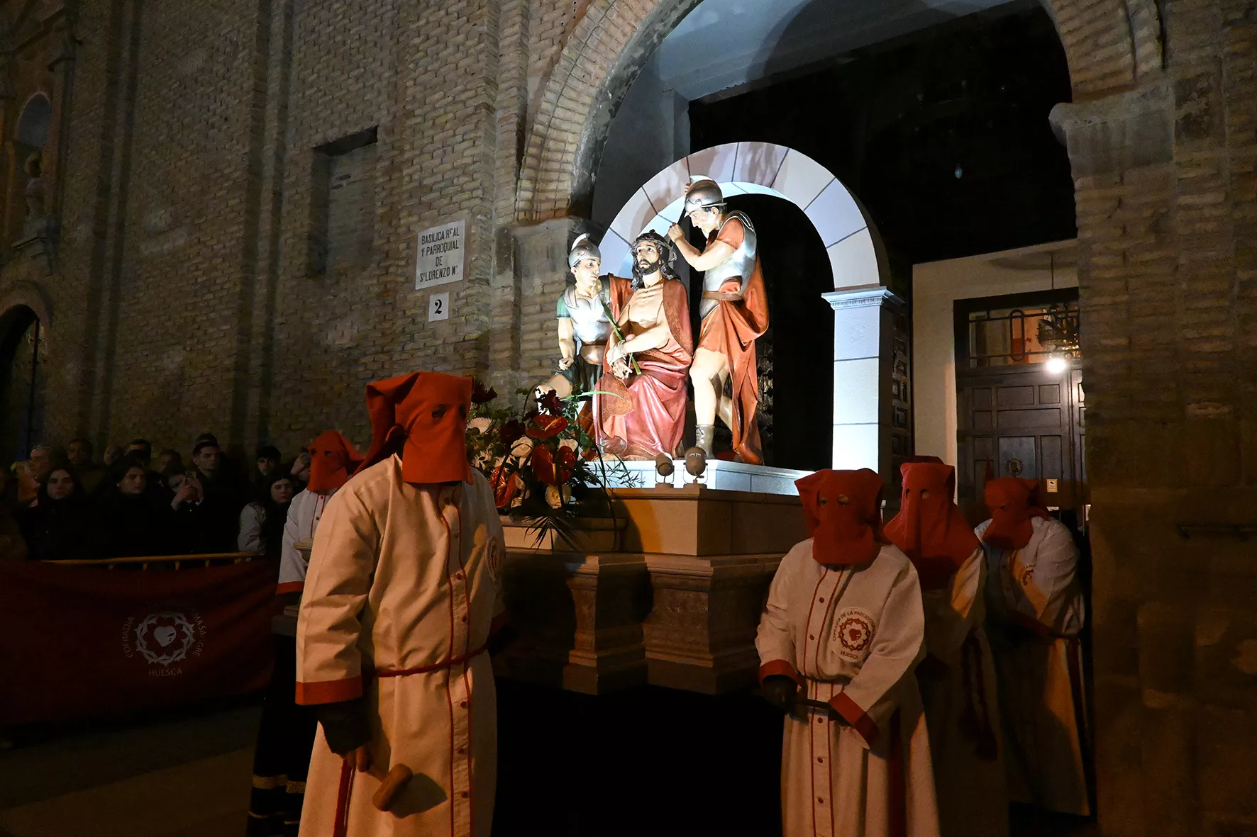 Procesión de la Coronación de Espinas por la Cofradía de la Preciosísima Sangre. Foto Carlos Jalle