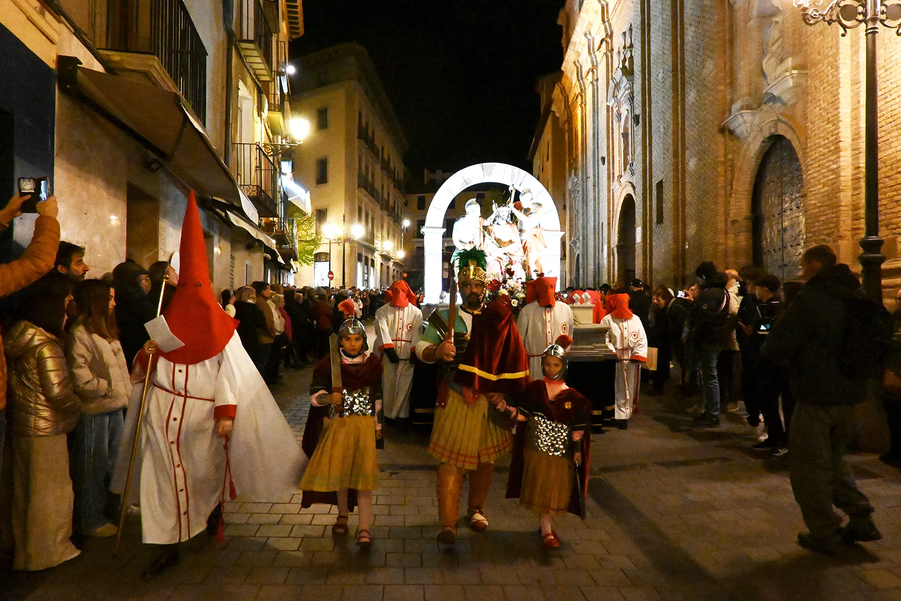 Procesión de la Coronación de Espinas por la Cofradía de la Preciosísima Sangre. Foto Carlos Jalle