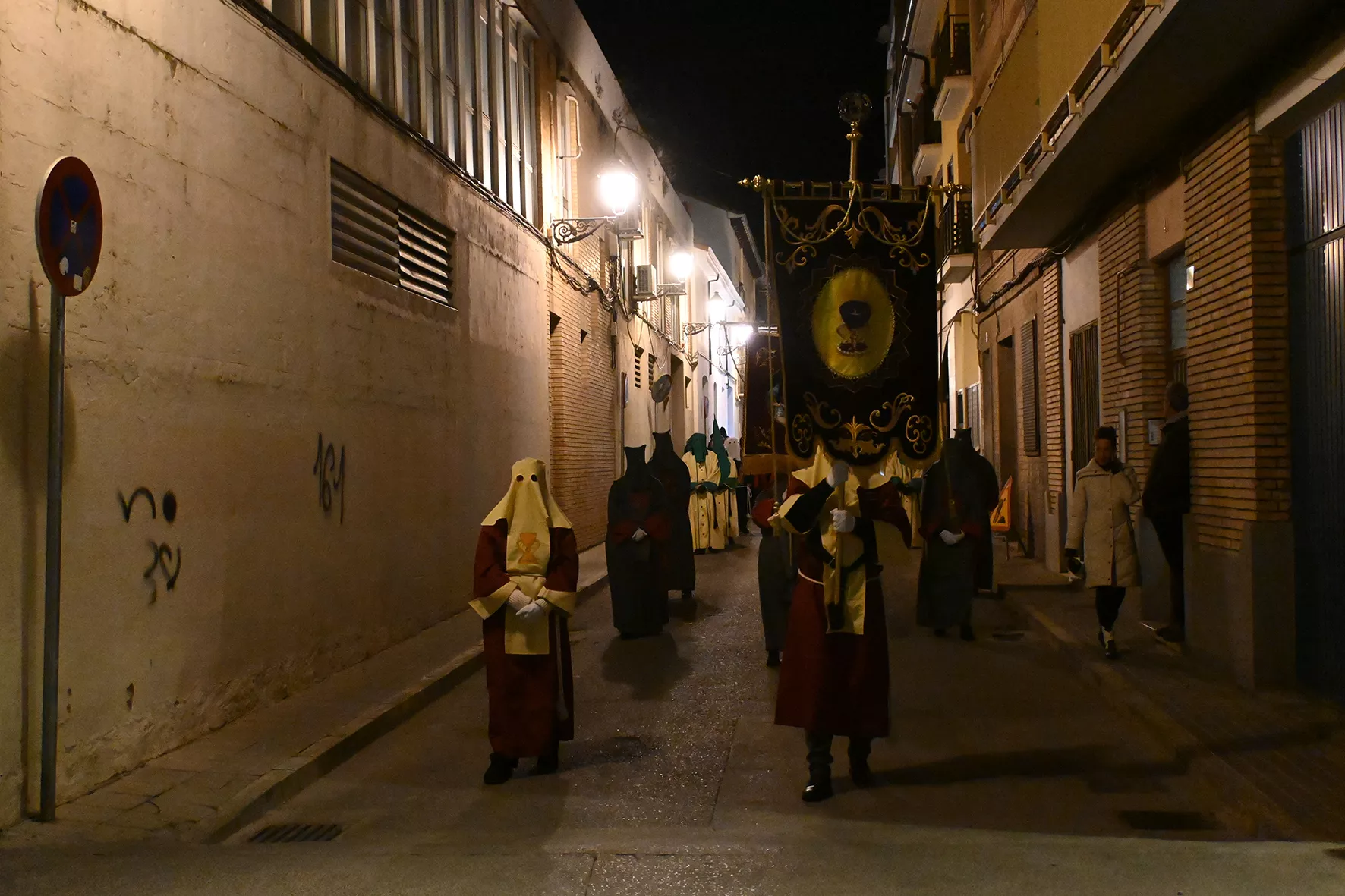 Procesión de la Coronación de Espinas por la Cofradía de la Preciosísima Sangre. Foto Carlos Jalle