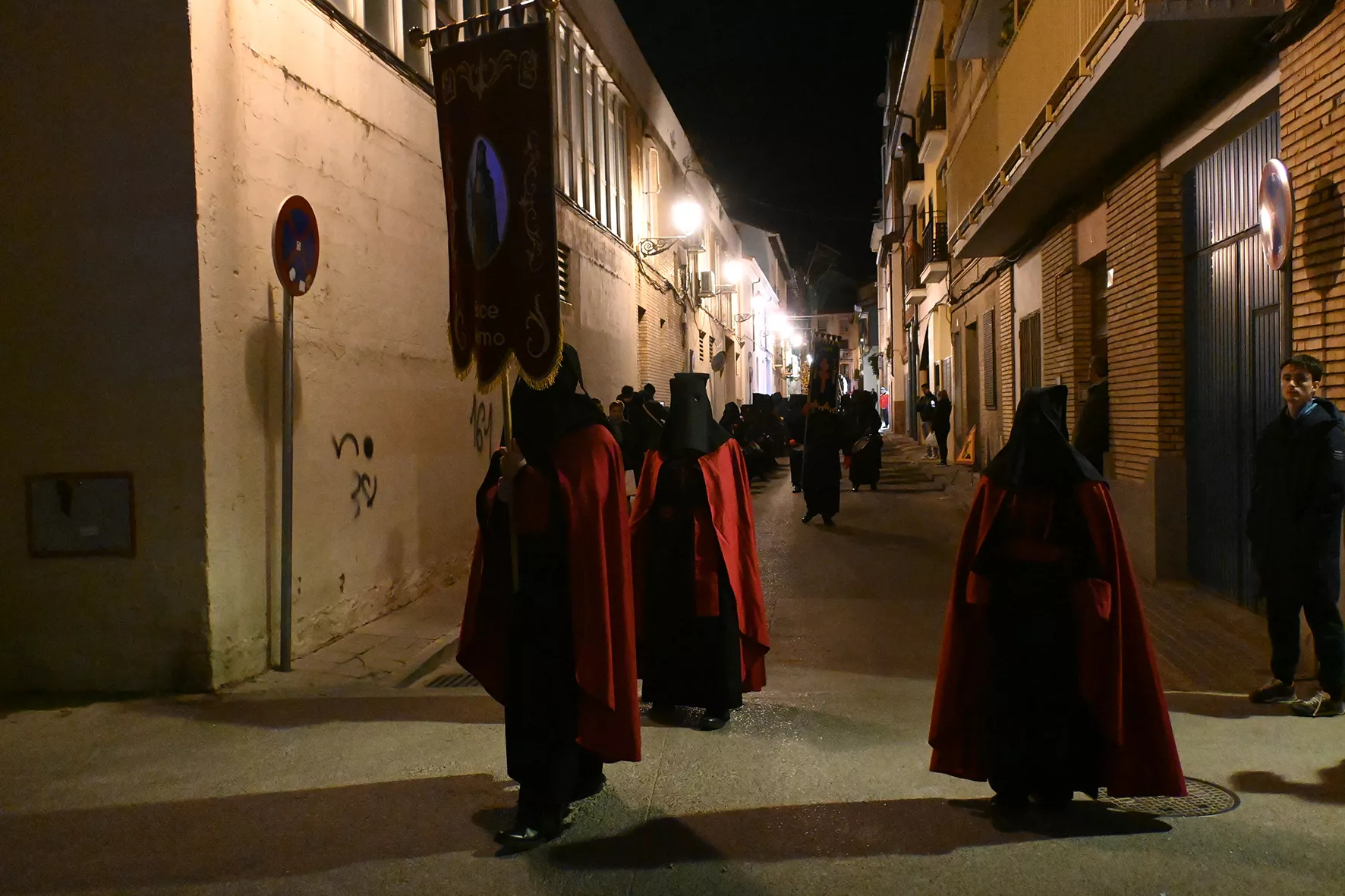 Procesión de la Coronación de Espinas por la Cofradía de la Preciosísima Sangre. Foto Carlos Jalle
