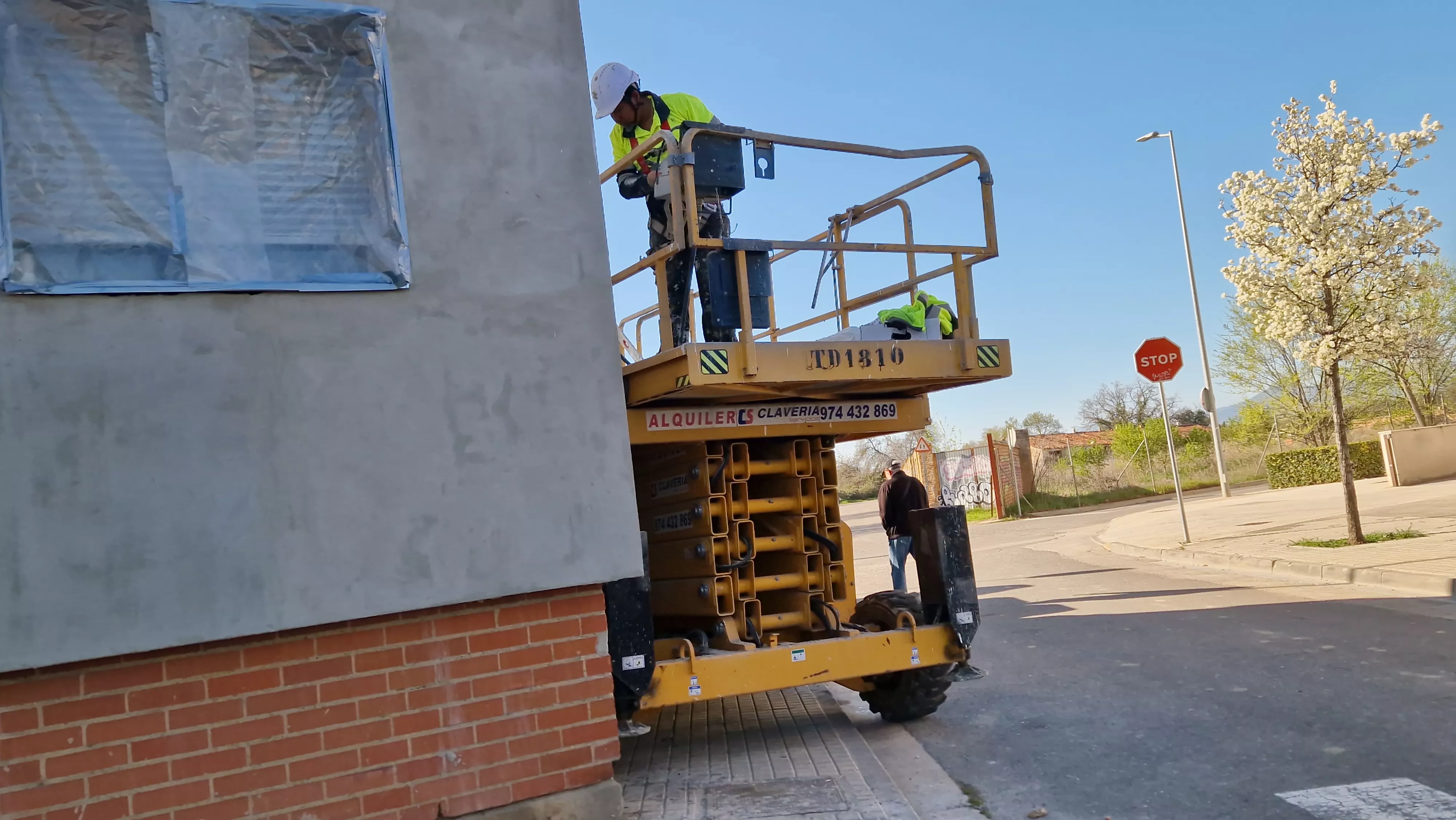 Actuación en el bloque III de “Estrecho Quinto” de Huesca. Foto Myriam Martínez
