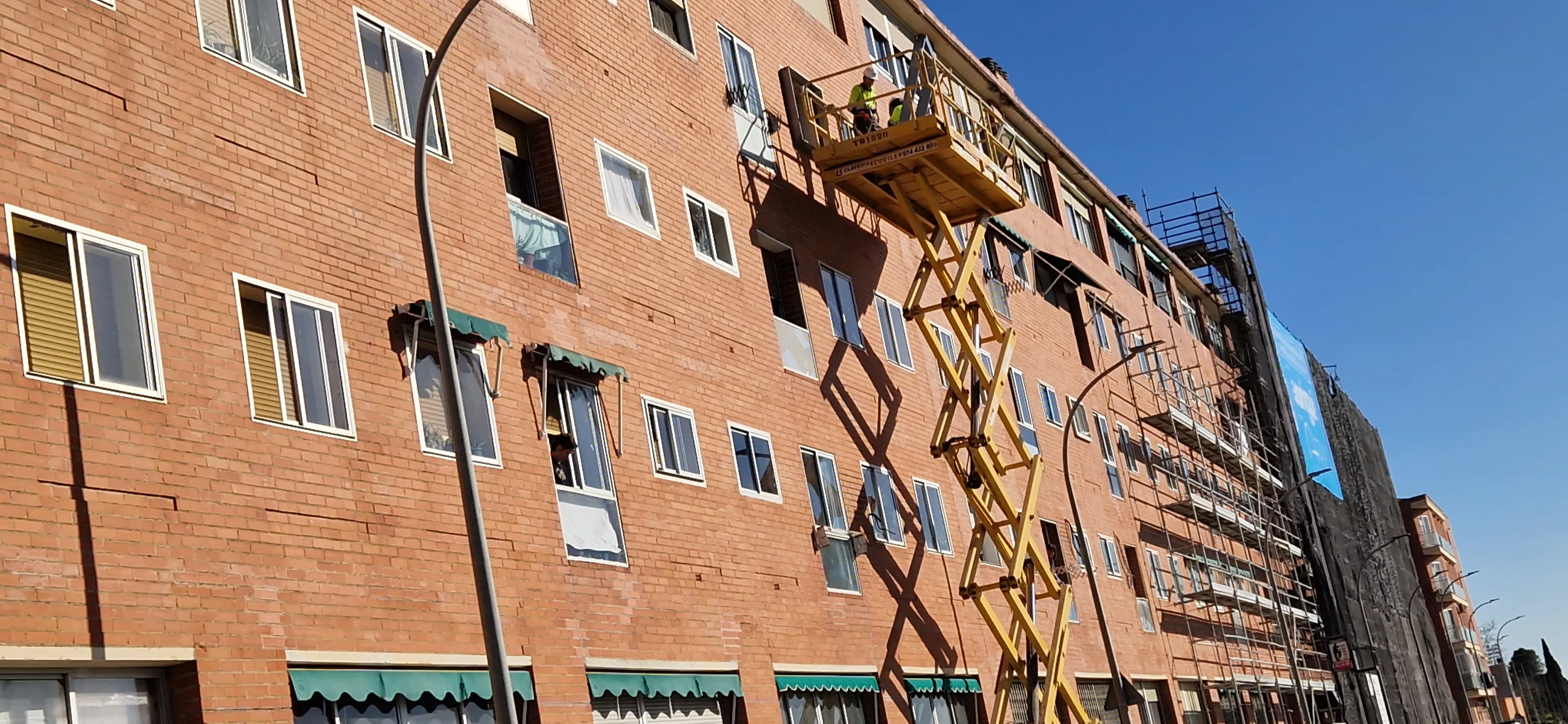Actuación en el bloque III de “Estrecho Quinto” de Huesca. Foto Myriam Martínez
