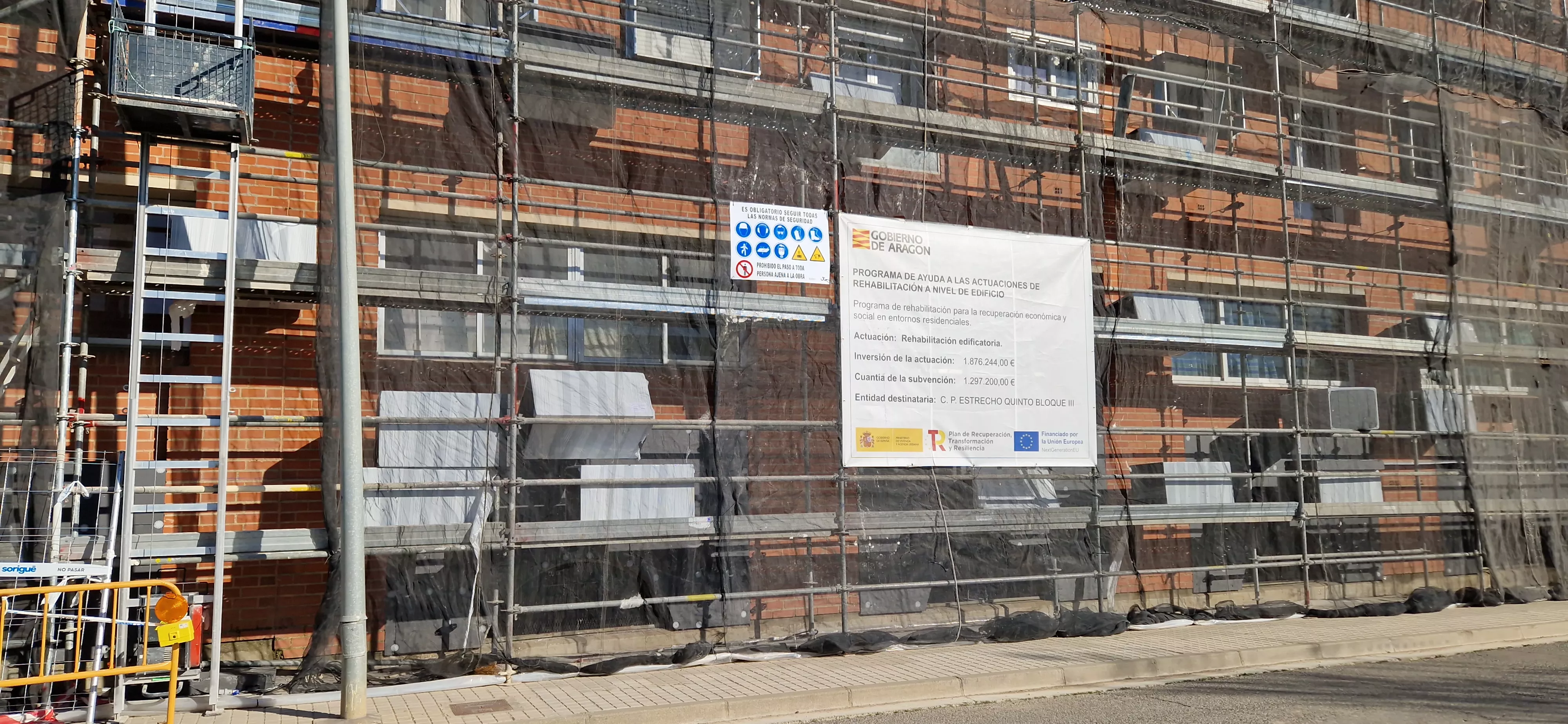 Actuación en el bloque III de “Estrecho Quinto” de Huesca. Foto Myriam Martínez