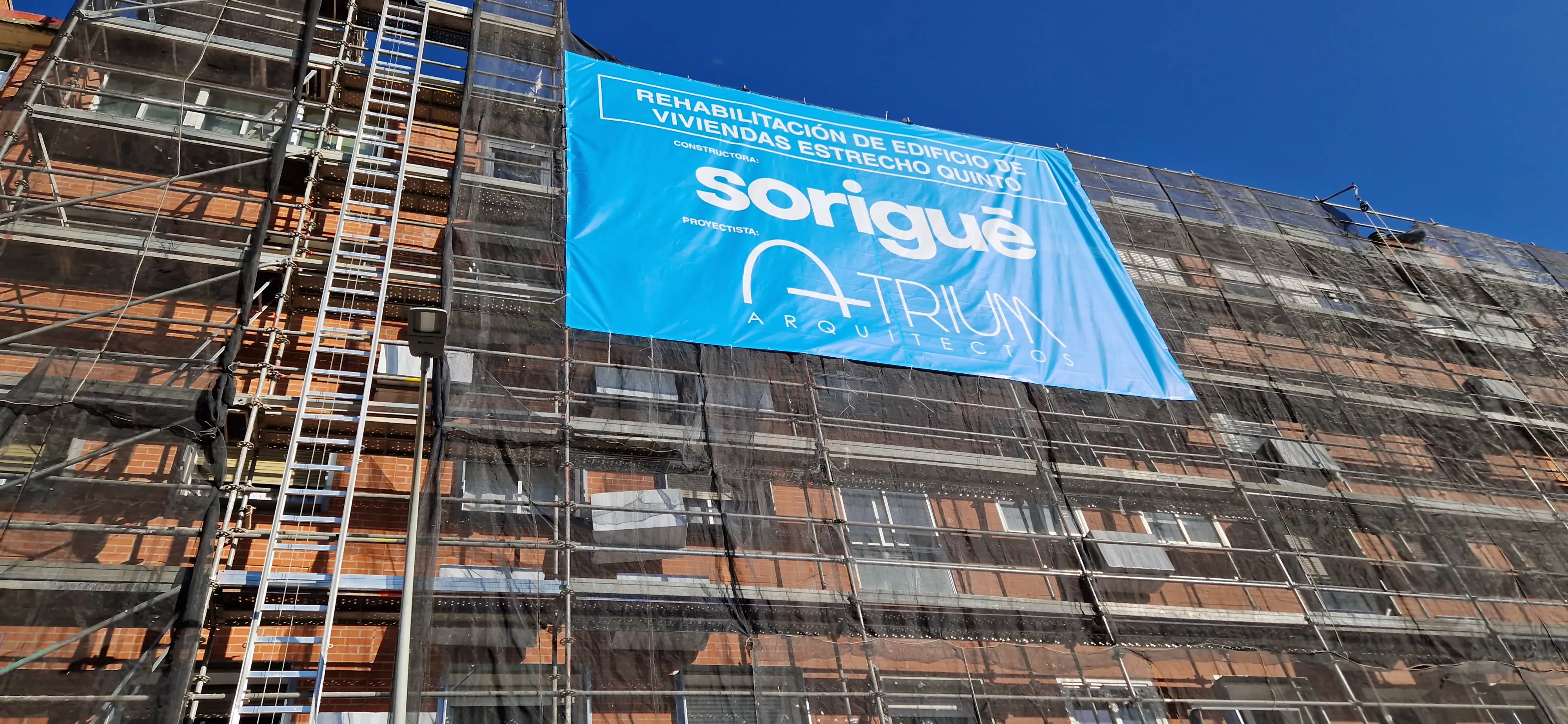 Actuación en el bloque III de “Estrecho Quinto” de Huesca. Foto Myriam Martínez