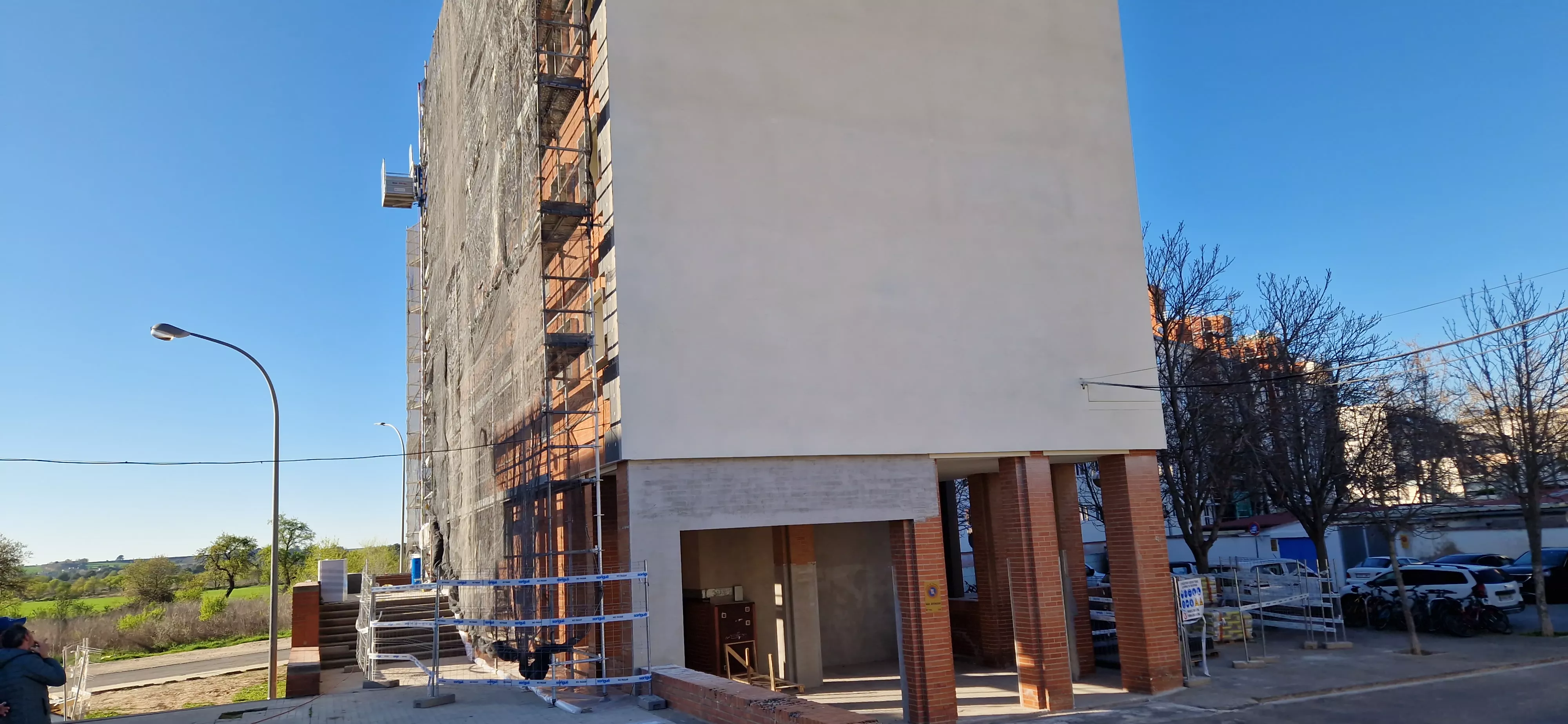 Actuación en el bloque III de “Estrecho Quinto” de Huesca. Foto Myriam Martínez