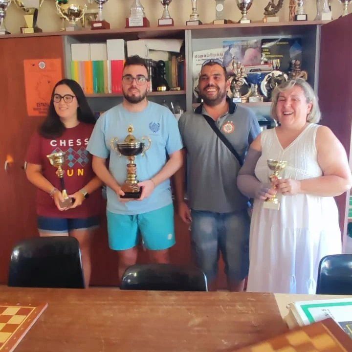 Ceremonia de trofeos en Estadilla.