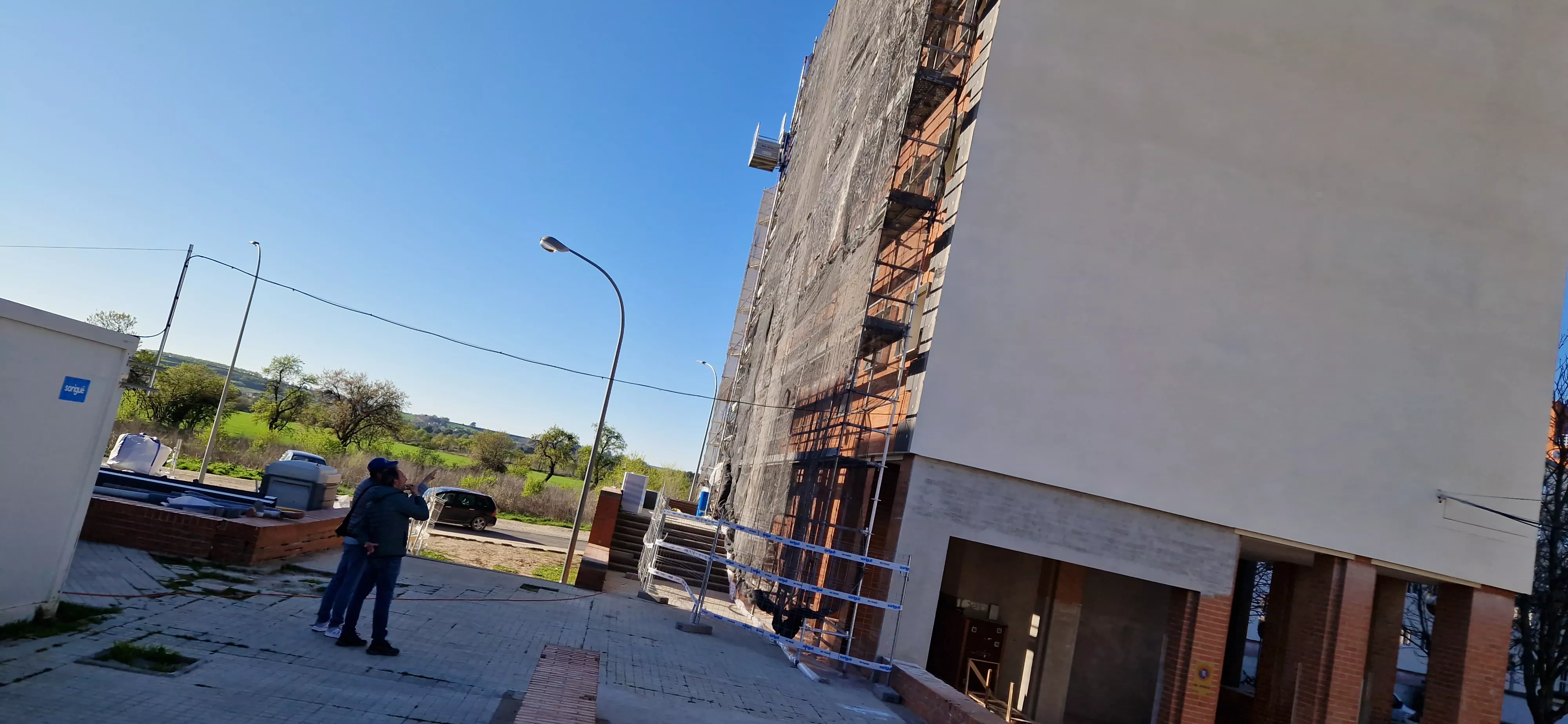 Actuación en el bloque III de “Estrecho Quinto” de Huesca. Foto Myriam Martínez