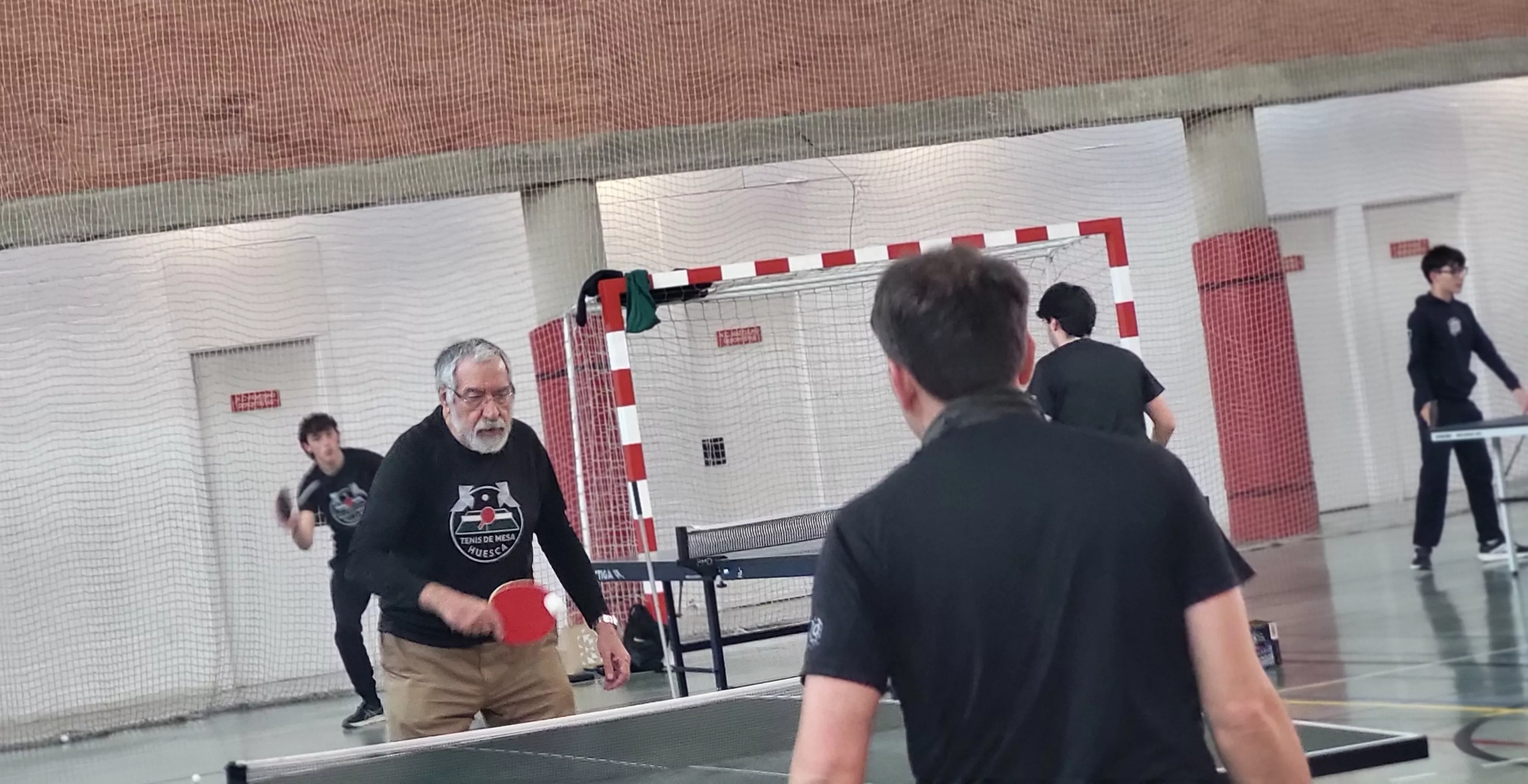 Actividad de la Asociación Tenis de Mesa Huesca en el pabellón del Pío XII. Foto Mercedes Manterola