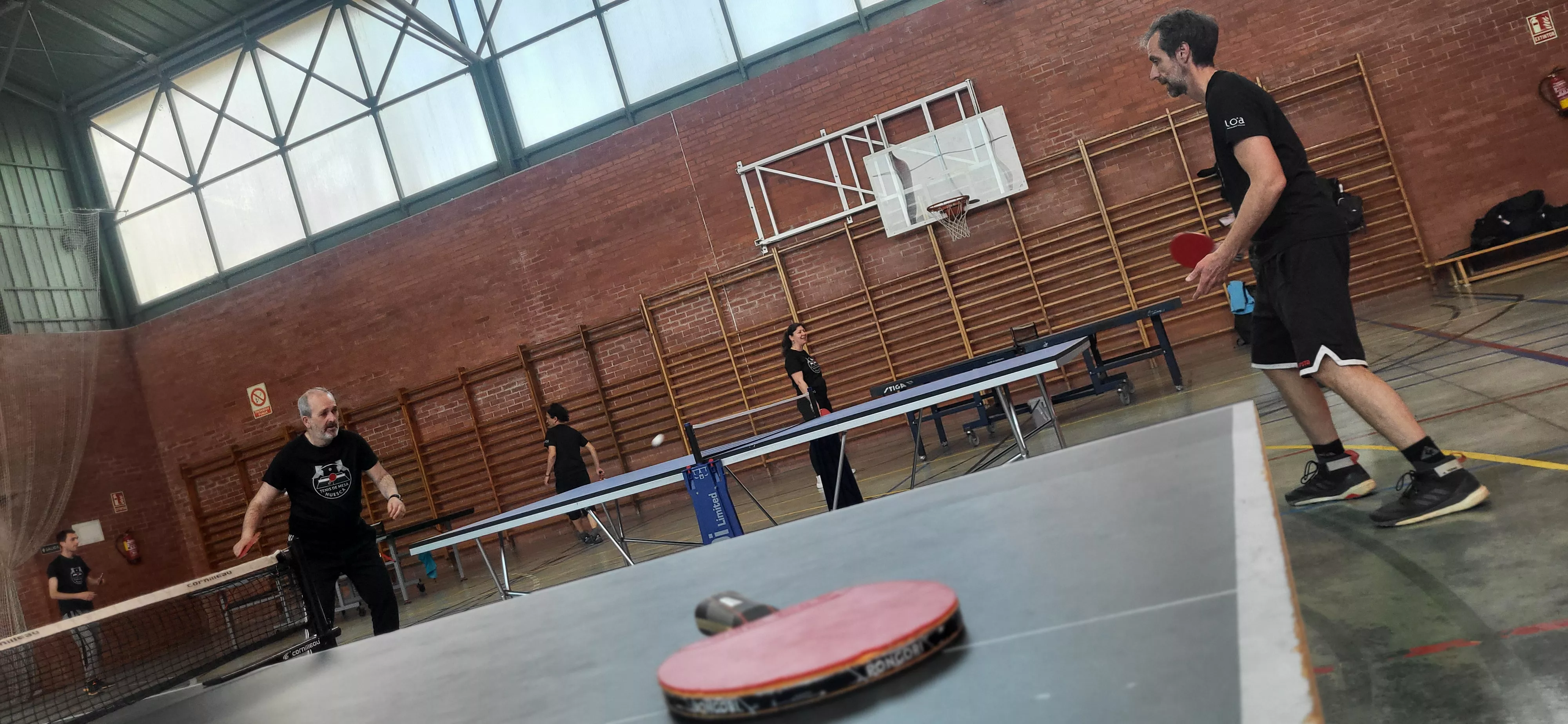Actividad de la Asociación Tenis de Mesa Huesca en el pabellón del Pío XII. Foto Mercedes Manterola