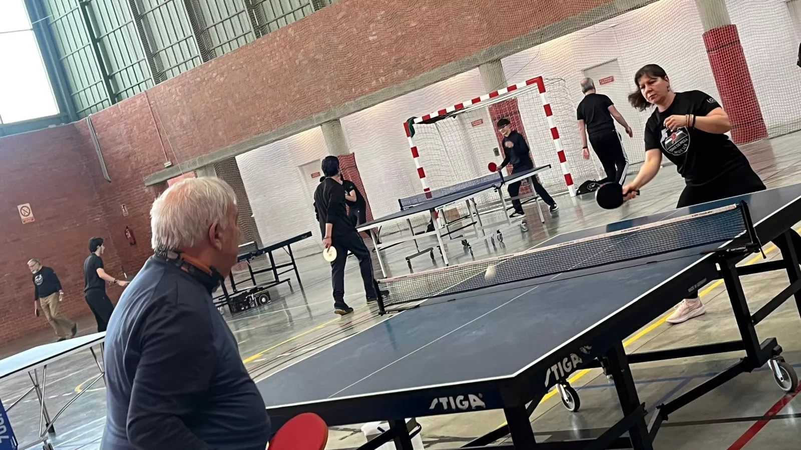 Actividad de la Asociación Tenis de Mesa Huesca en el pabellón del Pío XII. Foto Mercedes Manterola