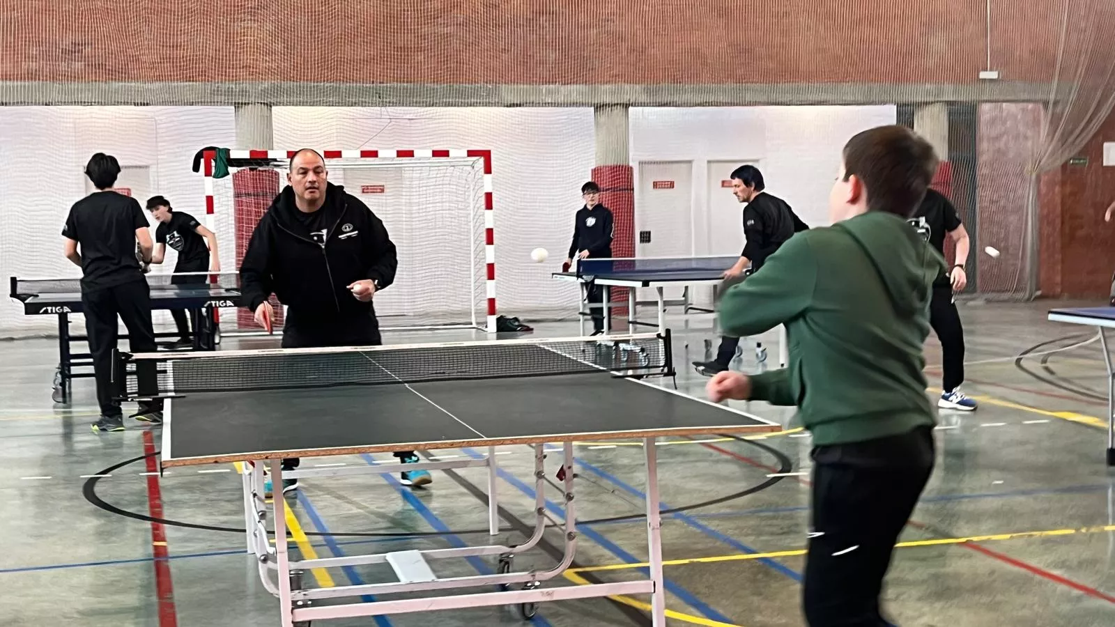 Actividad de la Asociación Tenis de Mesa Huesca en el pabellón del Pío XII. Foto Mercedes Manterola