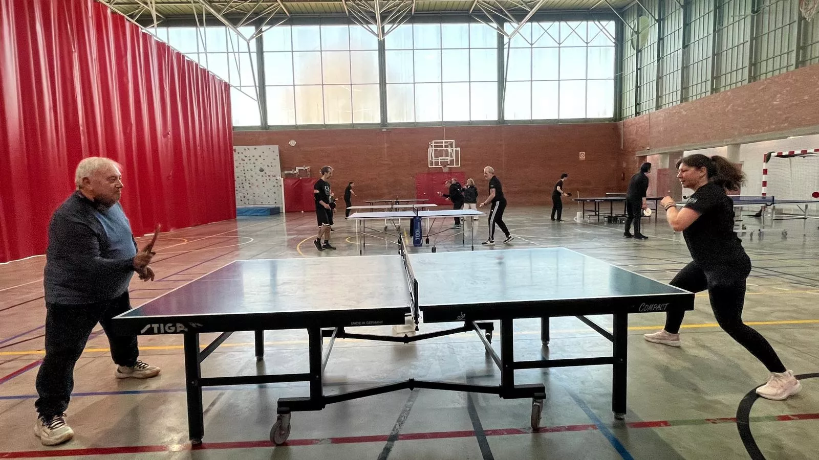 Actividad de la Asociación Tenis de Mesa Huesca en el pabellón del Pío XII. Foto Mercedes Manterola