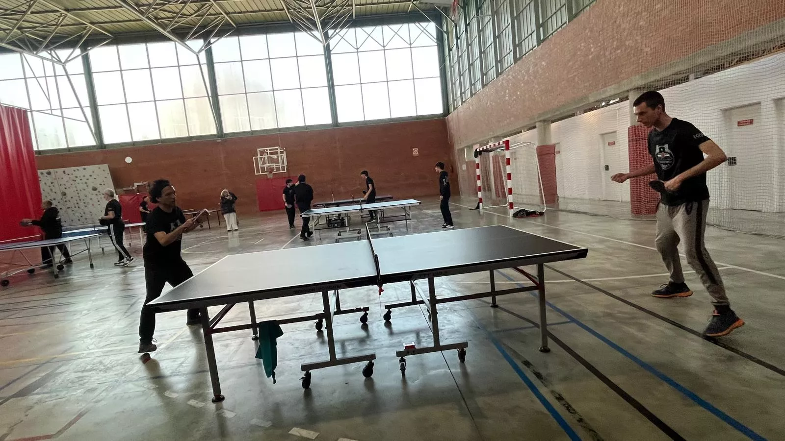 Actividad de la Asociación Tenis de Mesa Huesca en el pabellón del Pío XII. Foto Mercedes Manterola