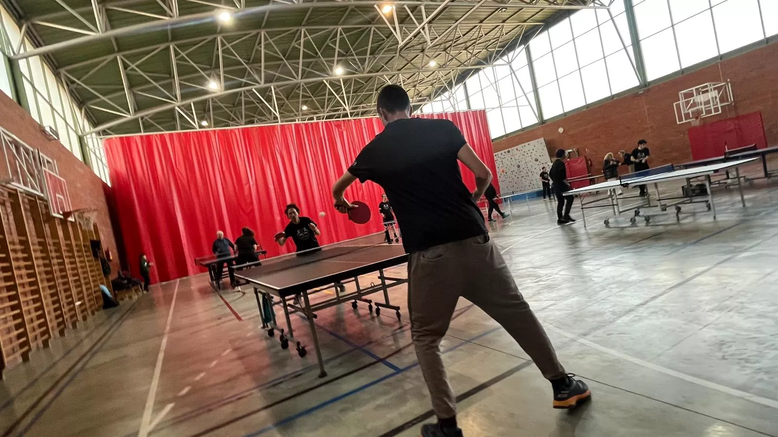 Actividad de la Asociación Tenis de Mesa Huesca en el pabellón del Pío XII. Foto Mercedes Manterola