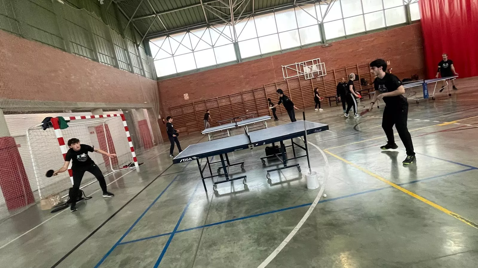 Actividad de la Asociación Tenis de Mesa Huesca en el pabellón del Pío XII. Foto Mercedes Manterola