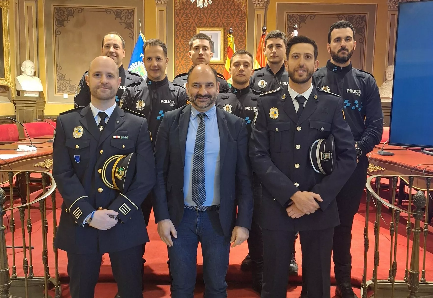 Toma de posesión de siete nuevos agentes que se incorporan a la Policía Local de Barbastro y un nuevo oficial. 