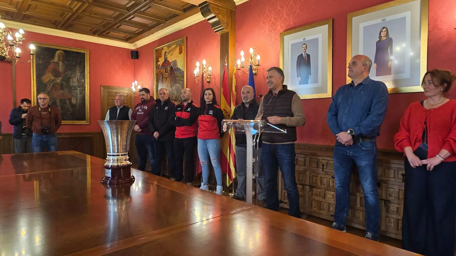 Recepción del Ayuntamiento al Club Hielo Jaca. Foto: Rebeca Ruiz/Jacetania Express