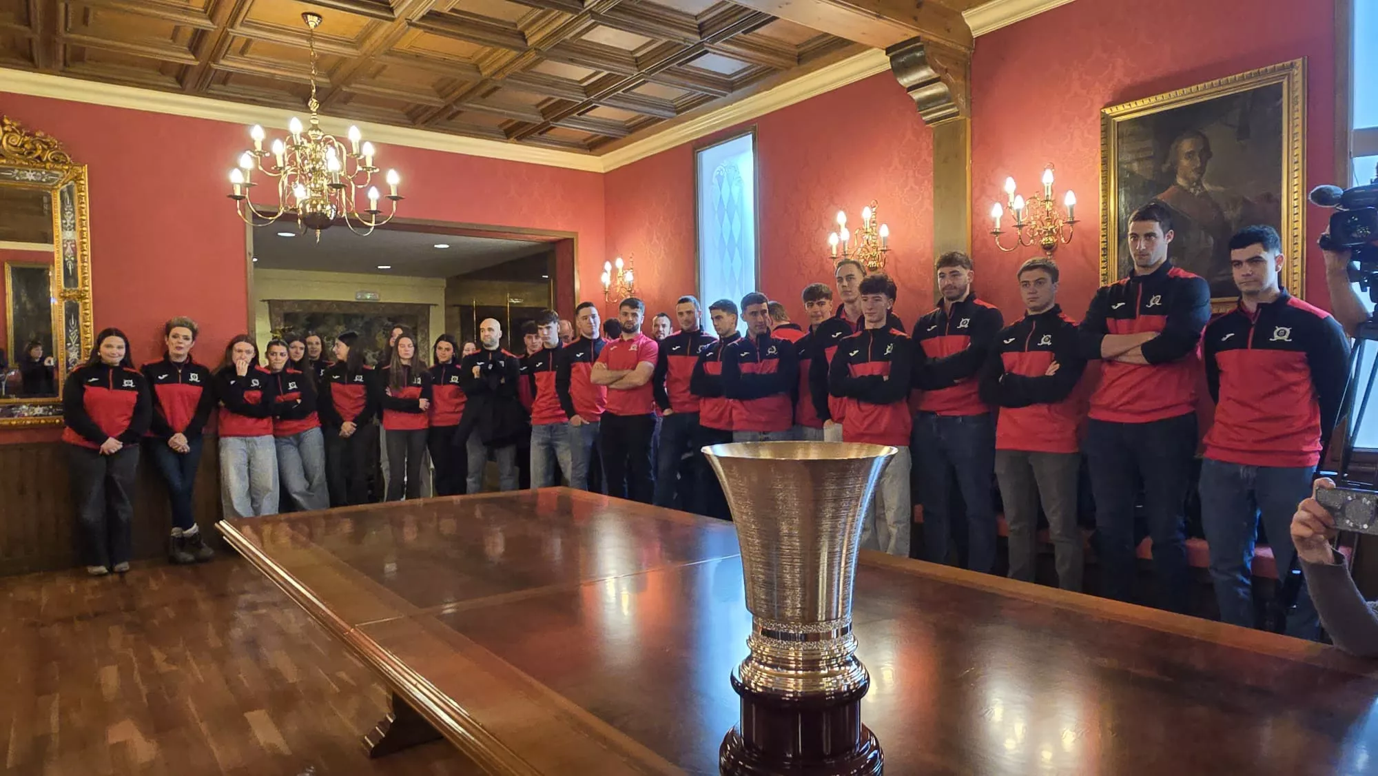 Recepción del Ayuntamiento al Club Hielo Jaca. Foto: Rebeca Ruiz/Jacetania Express