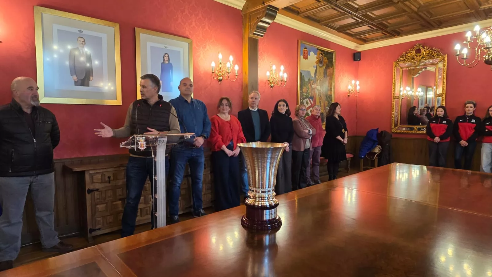 Recepción del Ayuntamiento al Club Hielo Jaca. Foto: Rebeca Ruiz/Jacetania Express