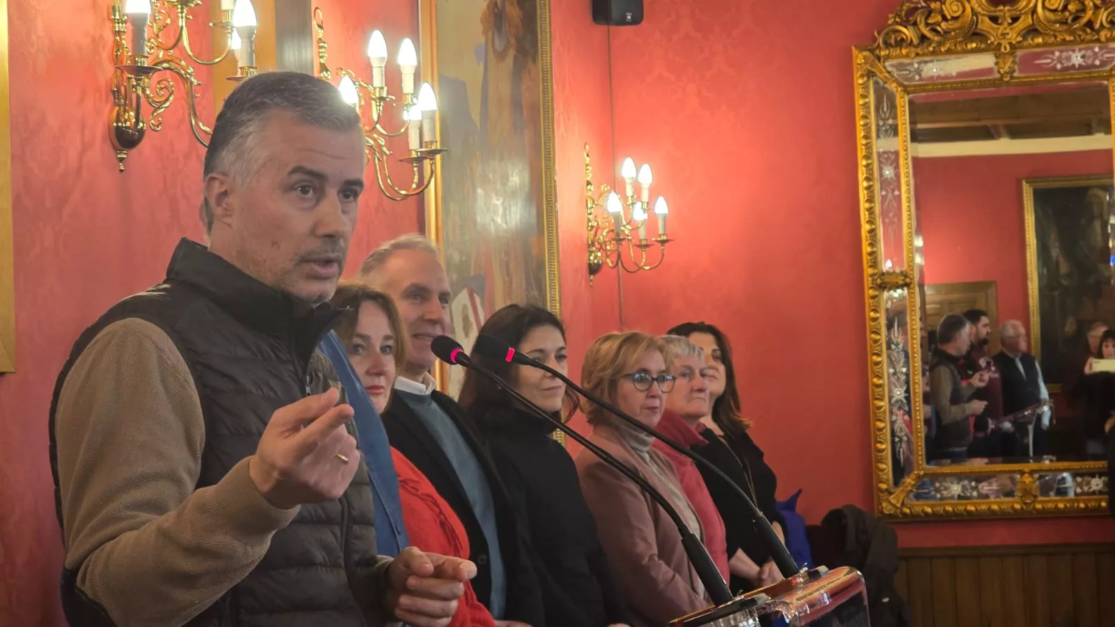 Recepción del Ayuntamiento al Club Hielo Jaca. Foto: Rebeca Ruiz/Jacetania Express