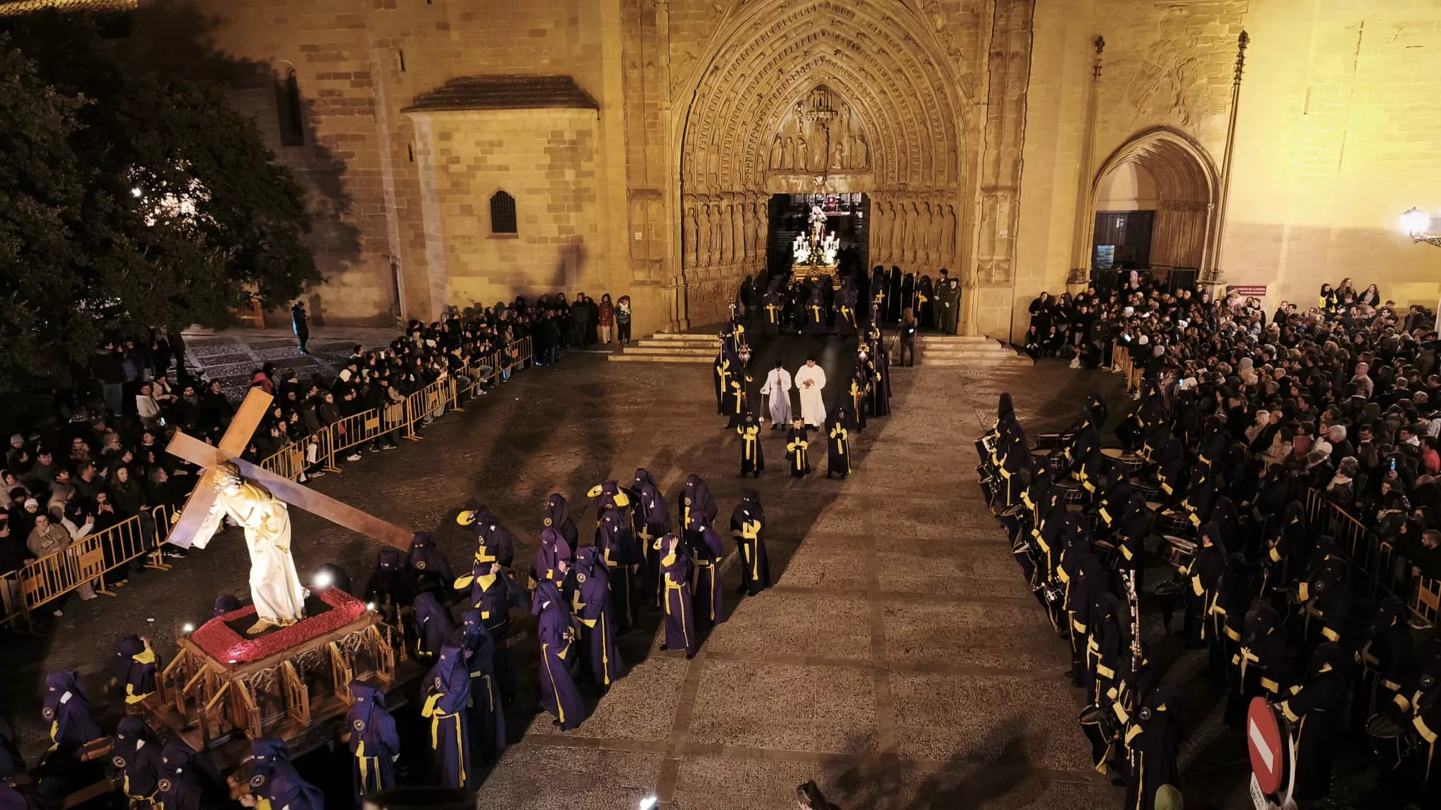 Los pasos del Nazareno y María Santísima de la Salud y las Lágrimas