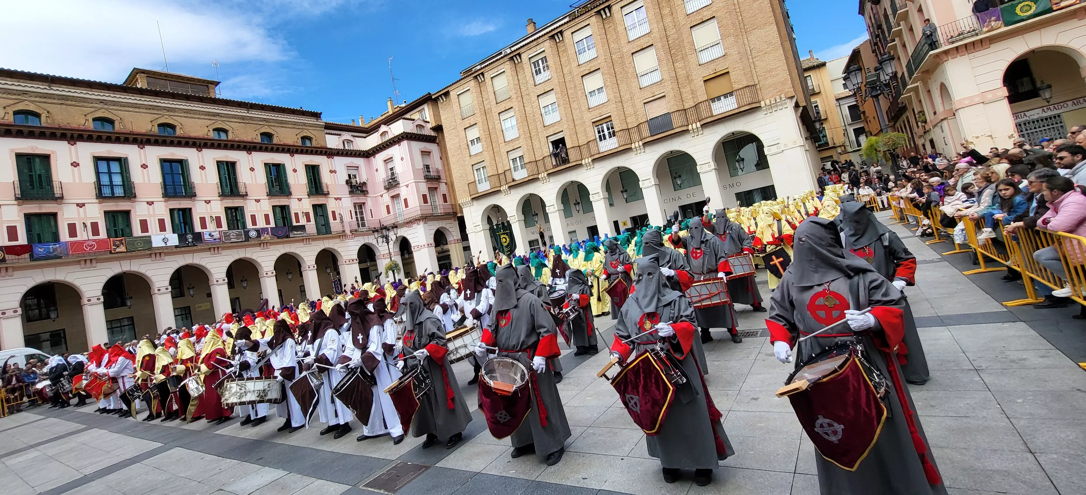 Concentración de Bandas de la Semana Santa oscense. Foto Mercedes Manterola