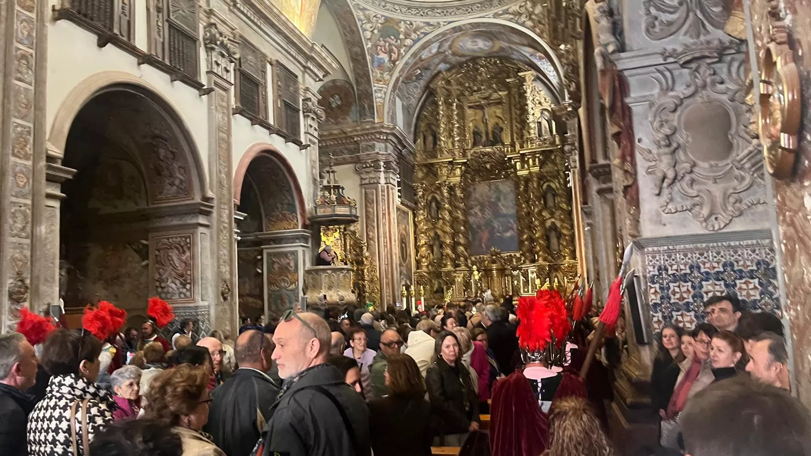 Desfile de Romanos desde la plaza de la Catedral hasta la iglesia de Santo Domingo. Fotos Mercedes Manterola