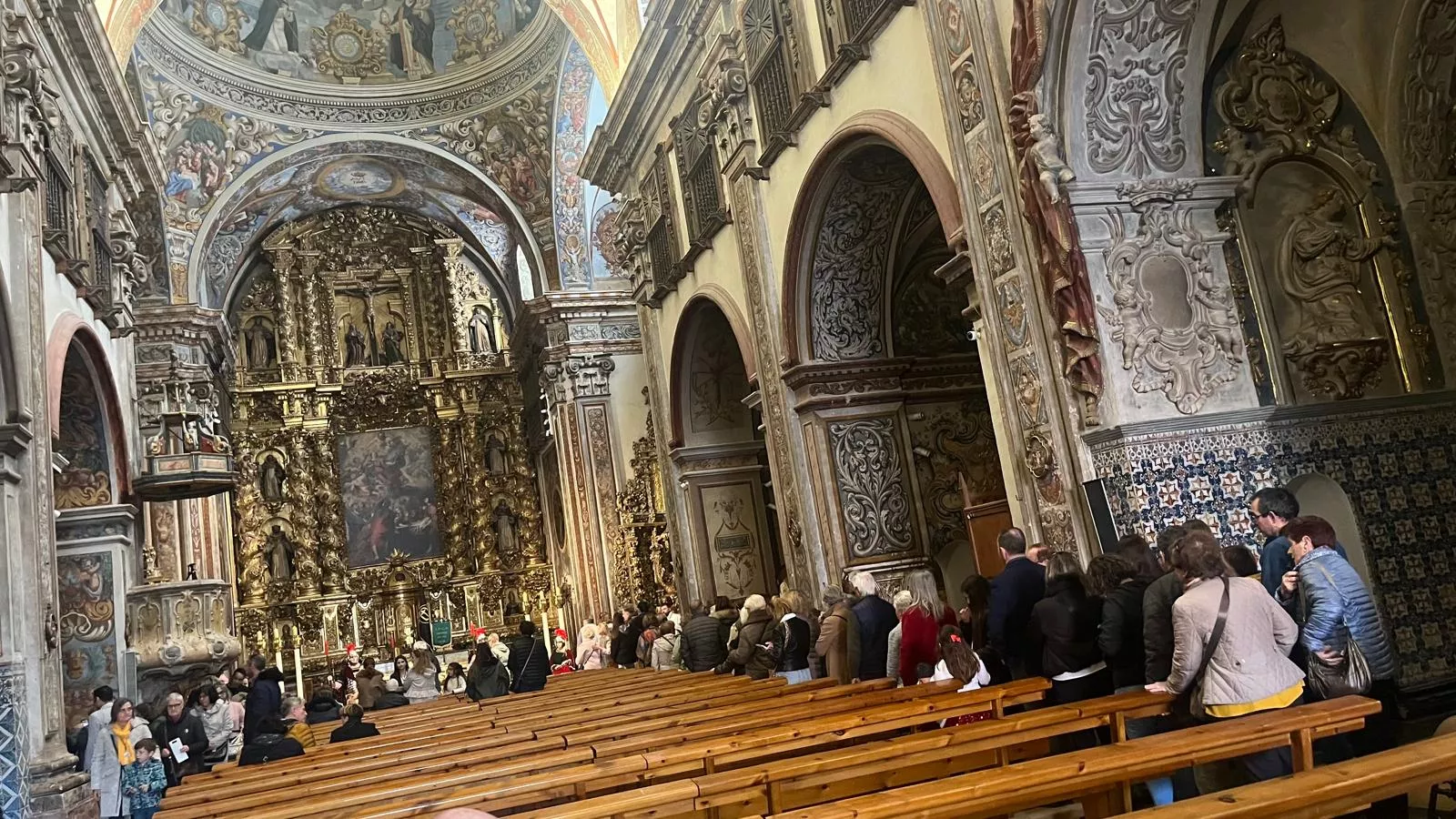Desfile de Romanos desde la plaza de la Catedral hasta la iglesia de Santo Domingo. Fotos Mercedes Manterola