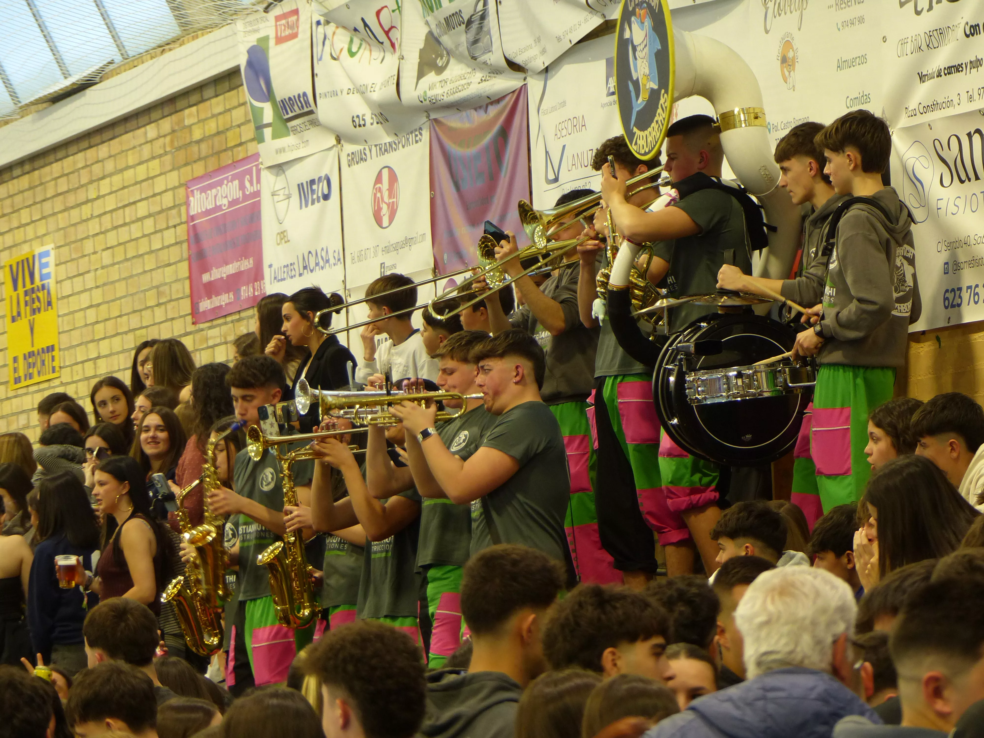La charanga, a pleno rendimiento. Foto: Andrés Alcaraz.